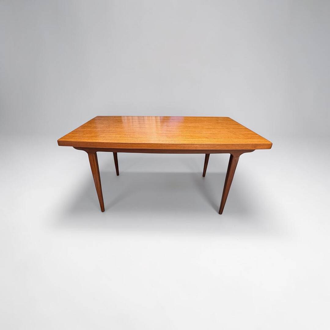 Scandinavian extendable dining table in Teak 1960
