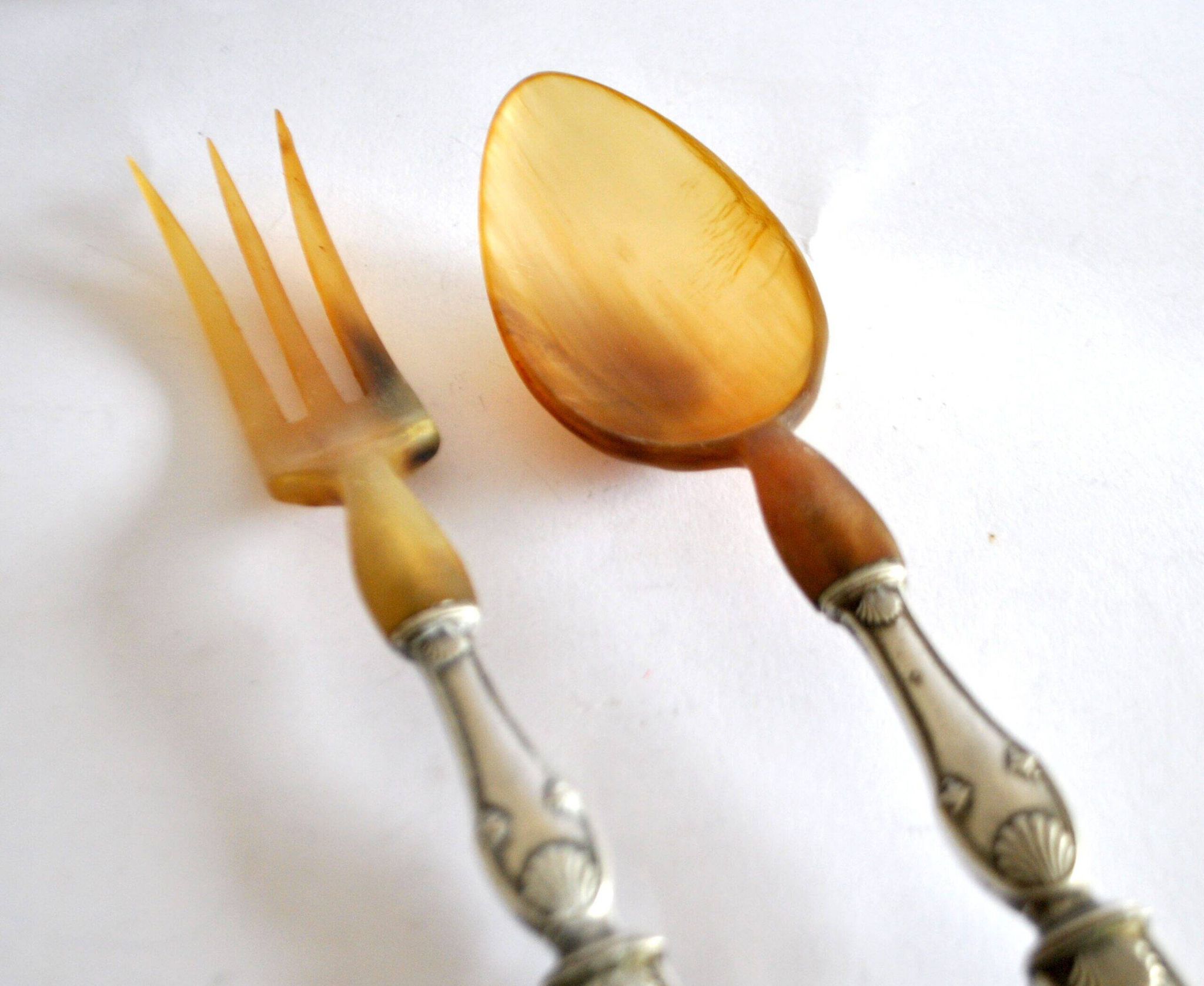 Antique horn salad cutlery – shell decoration 1900
