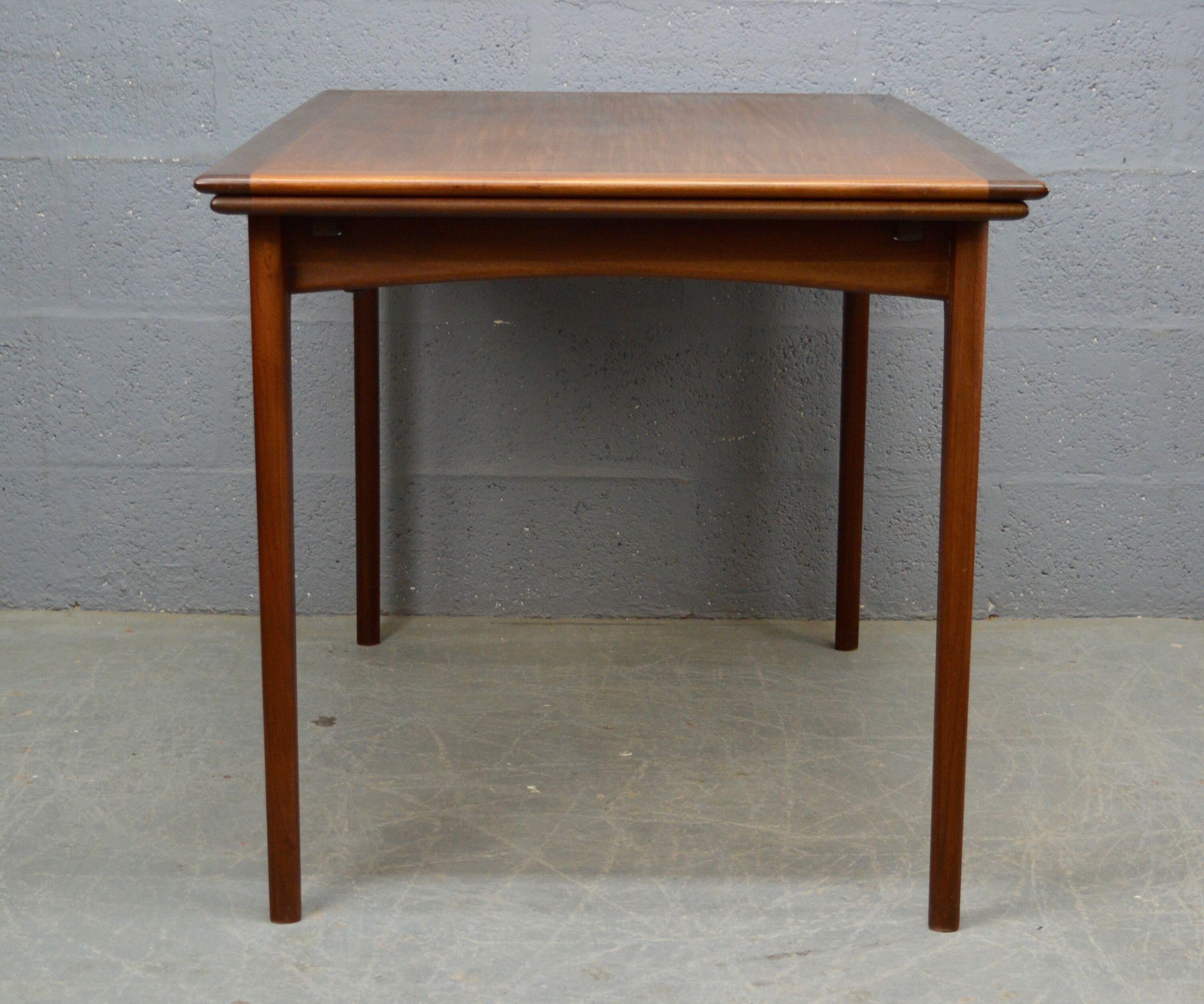 Table et chaises Younger