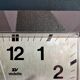 Horloge vintage pendule murale silencieuse carrée "Vedette gris argent"