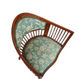 Elegante Poltrona da Camera in Ciliegio Intarsiato