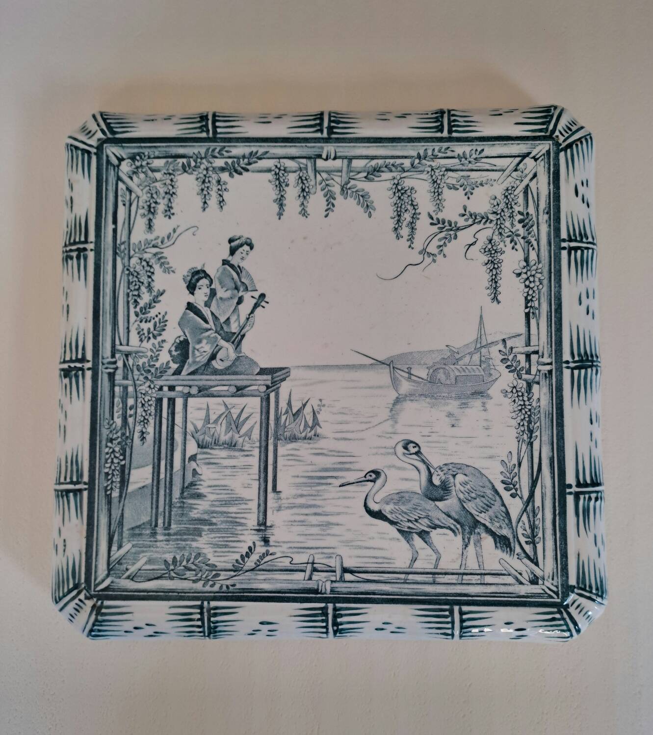 Creil and Montereau trivet with Japanese decor