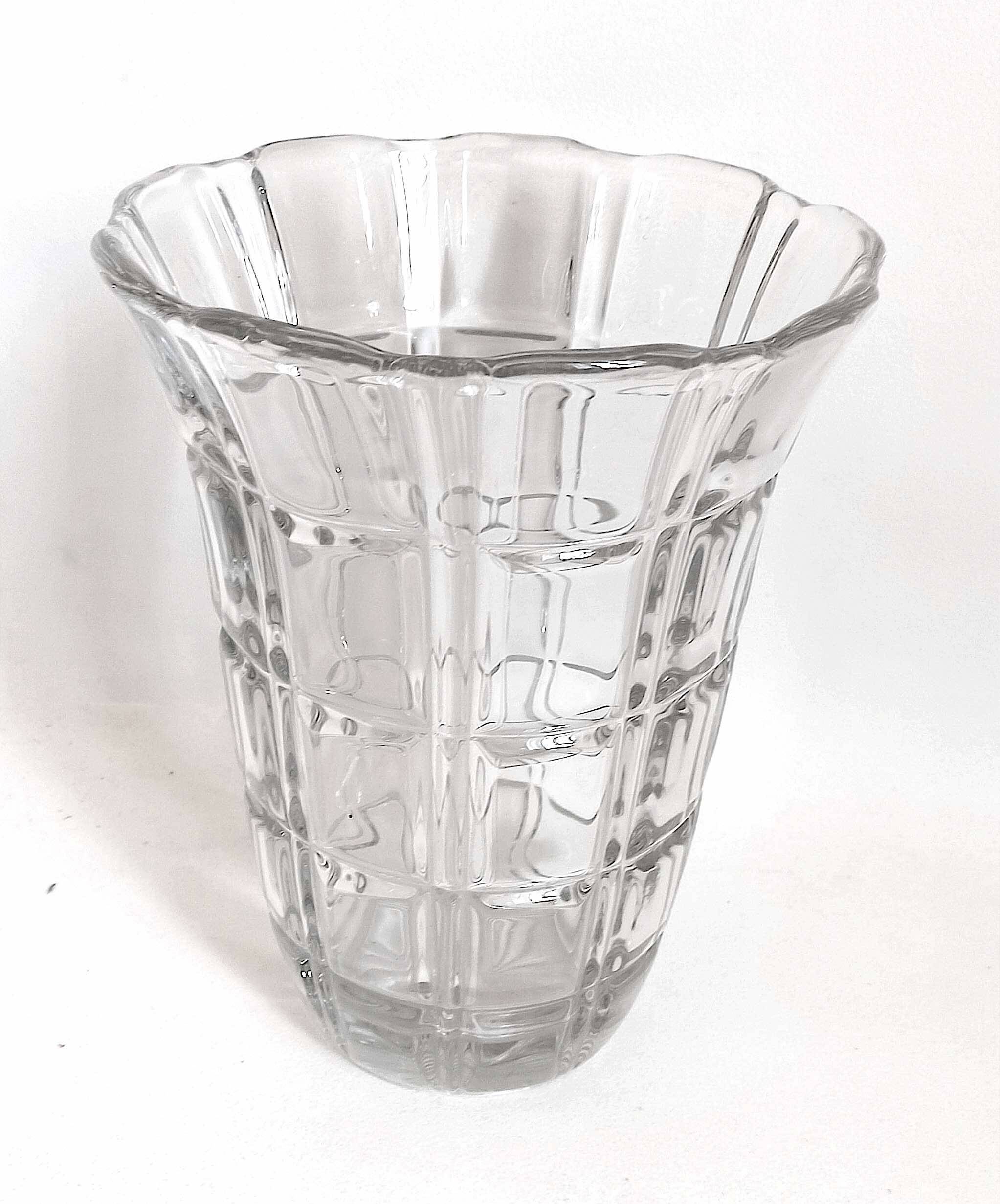 Large chiseled crystal vase from the 60s Height 25.5 cm