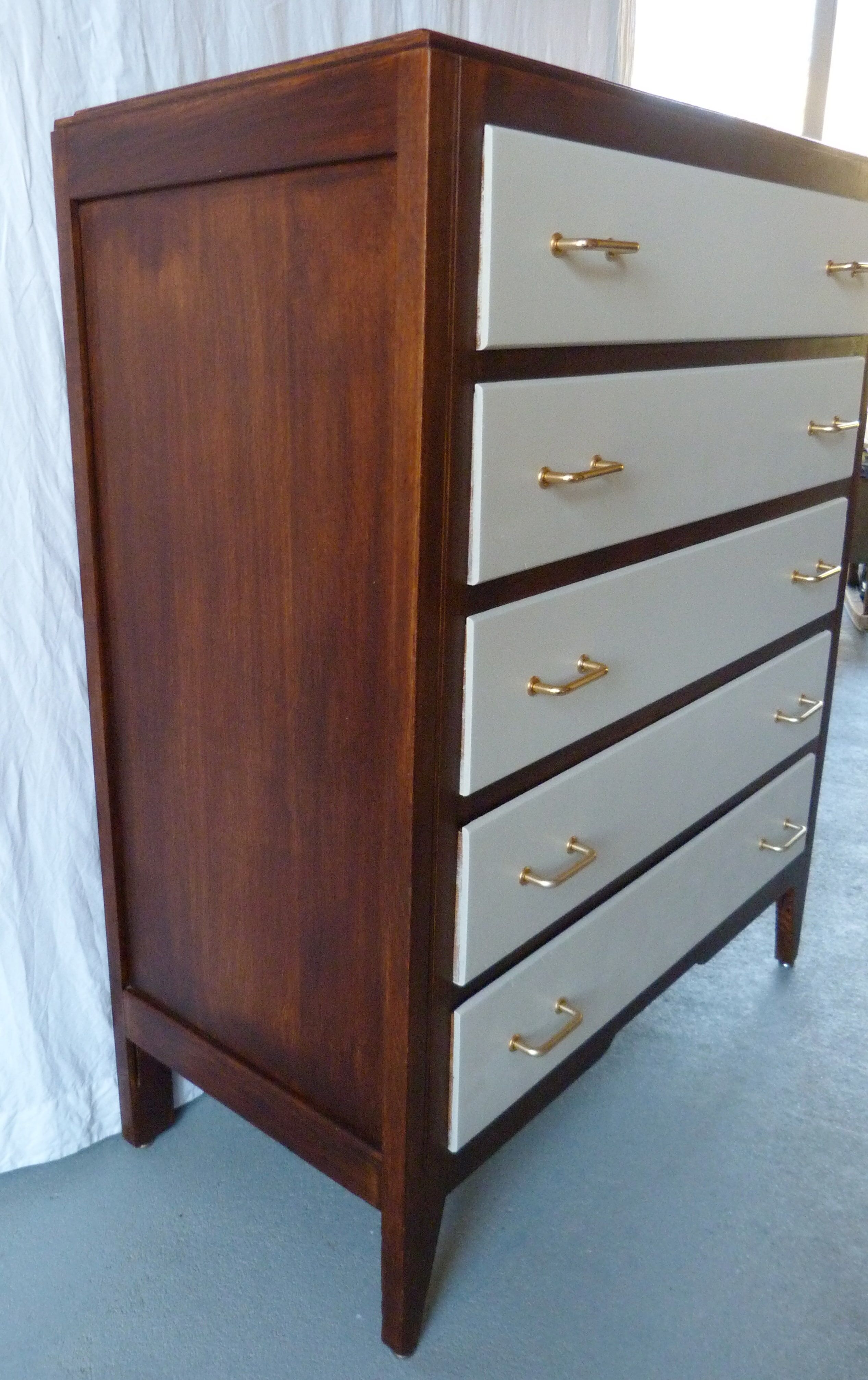 Chest of drawers compass feet