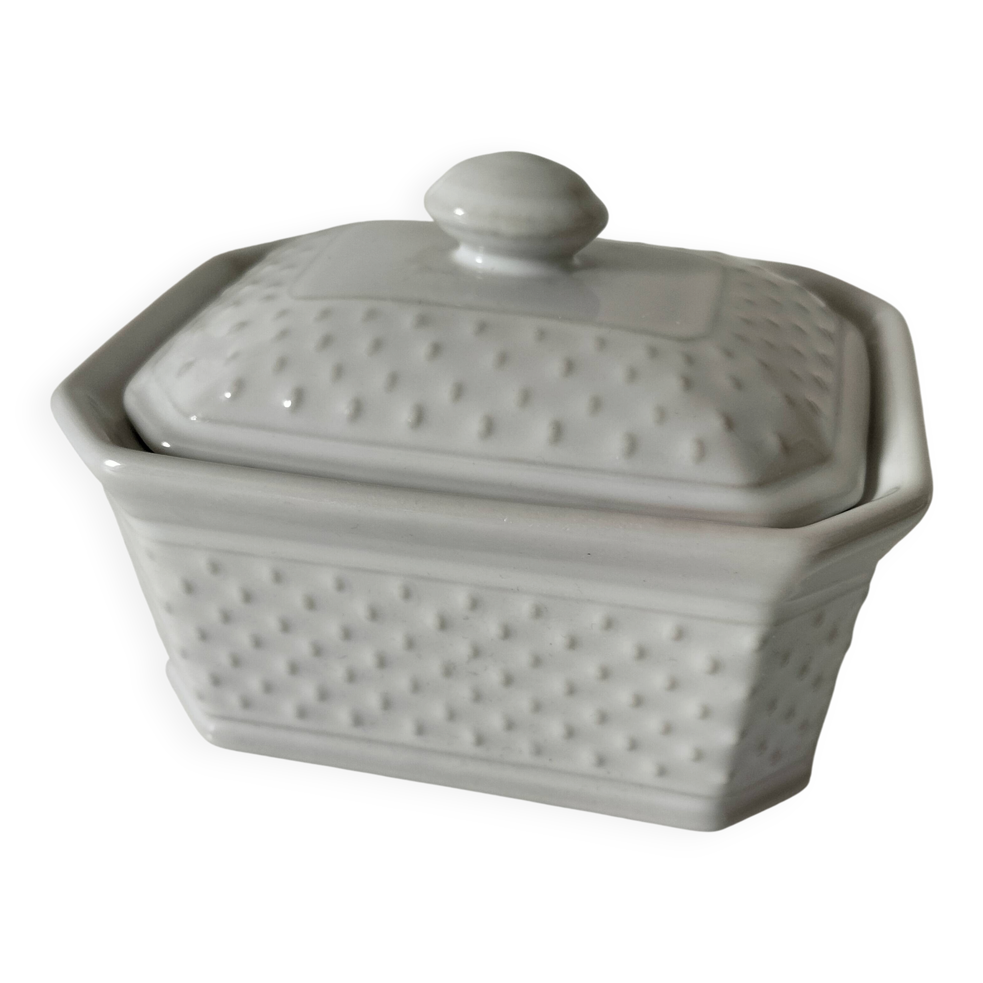 Small white porcelain terrine Geneviève Lethu – graphic relief