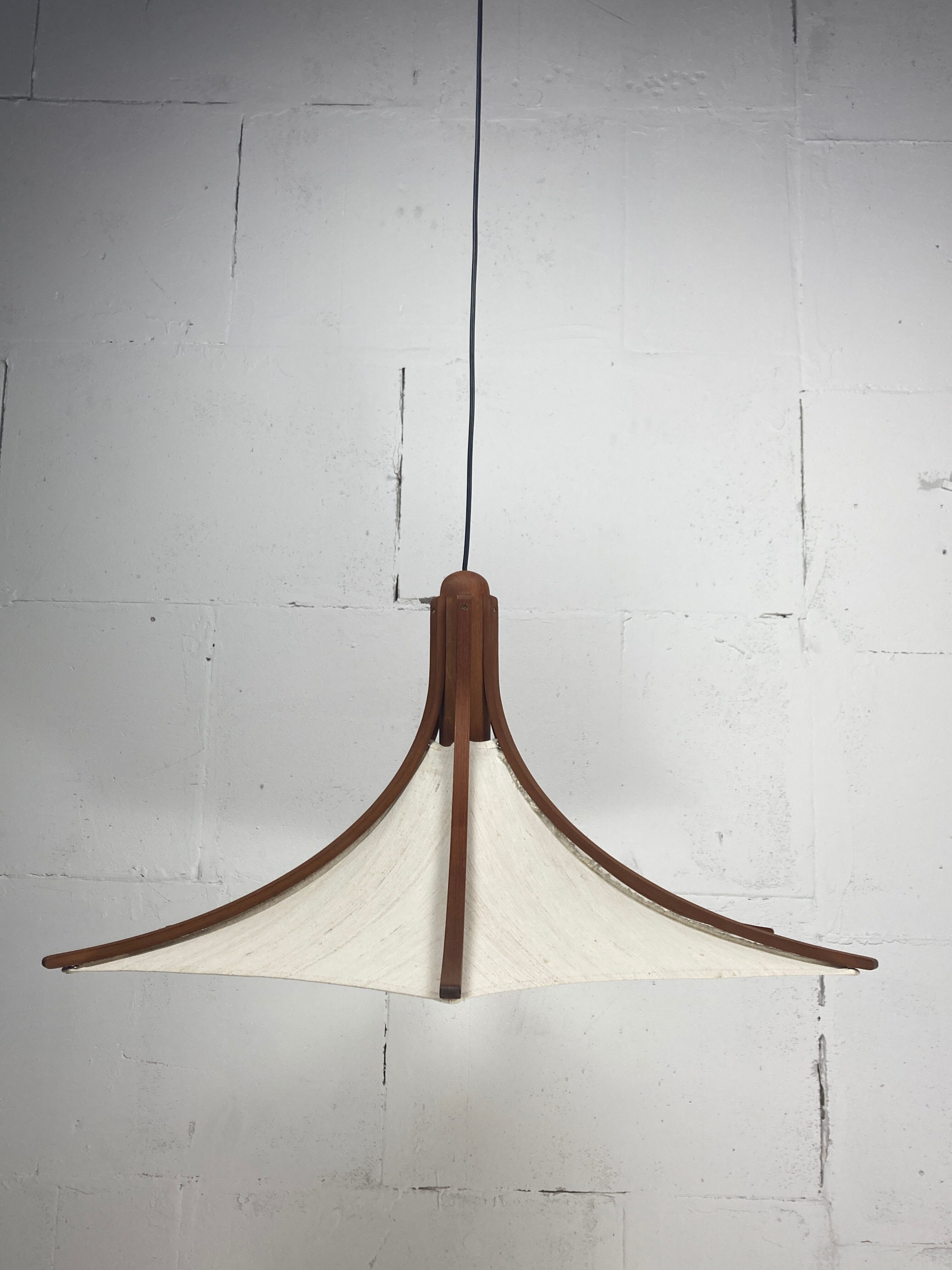 Suspension en teck et lin par Domus, années 1970