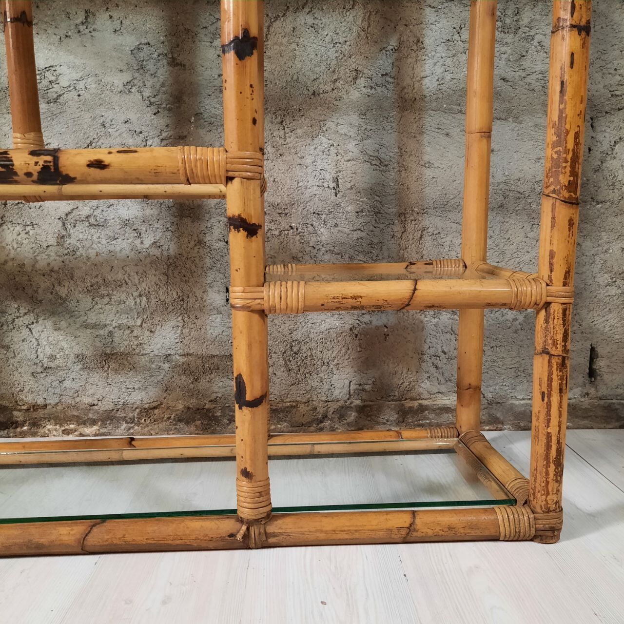 Bibliothèque étagère en bambou vintage