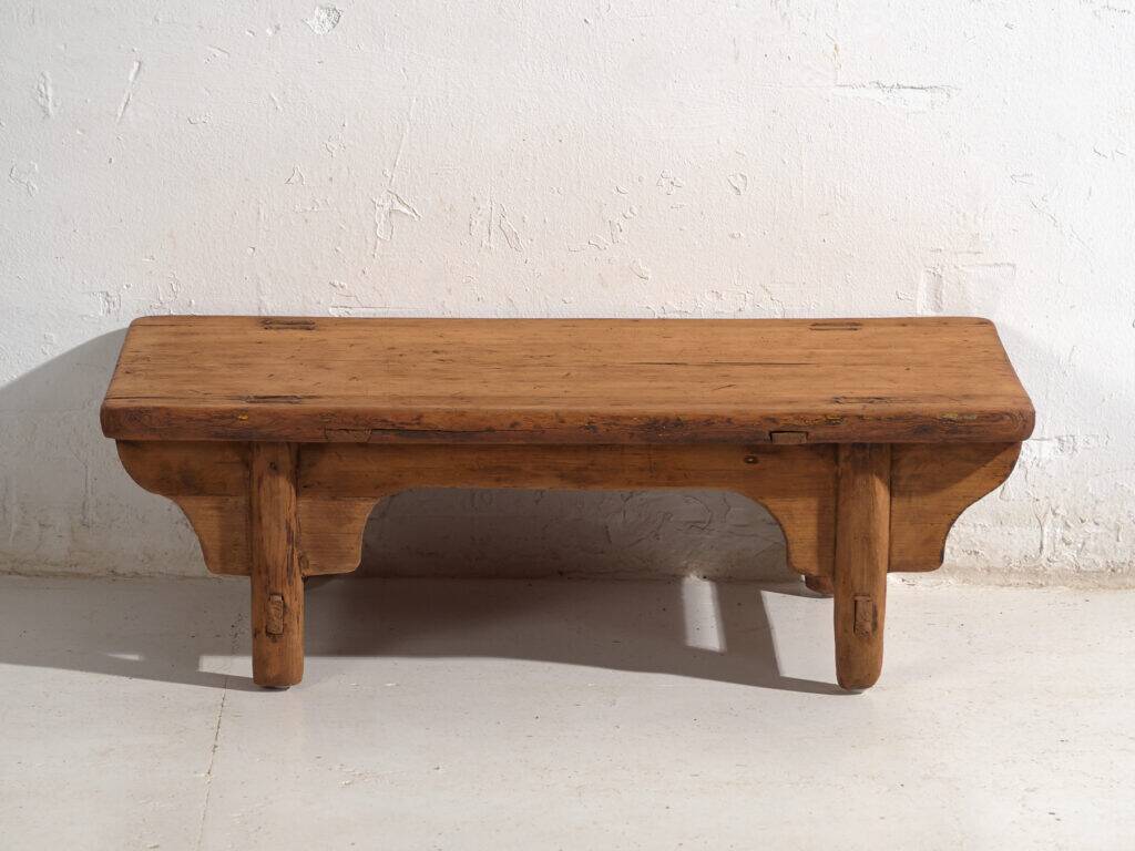 Table basse ancienne en bois de pin – Chine, circa 1930