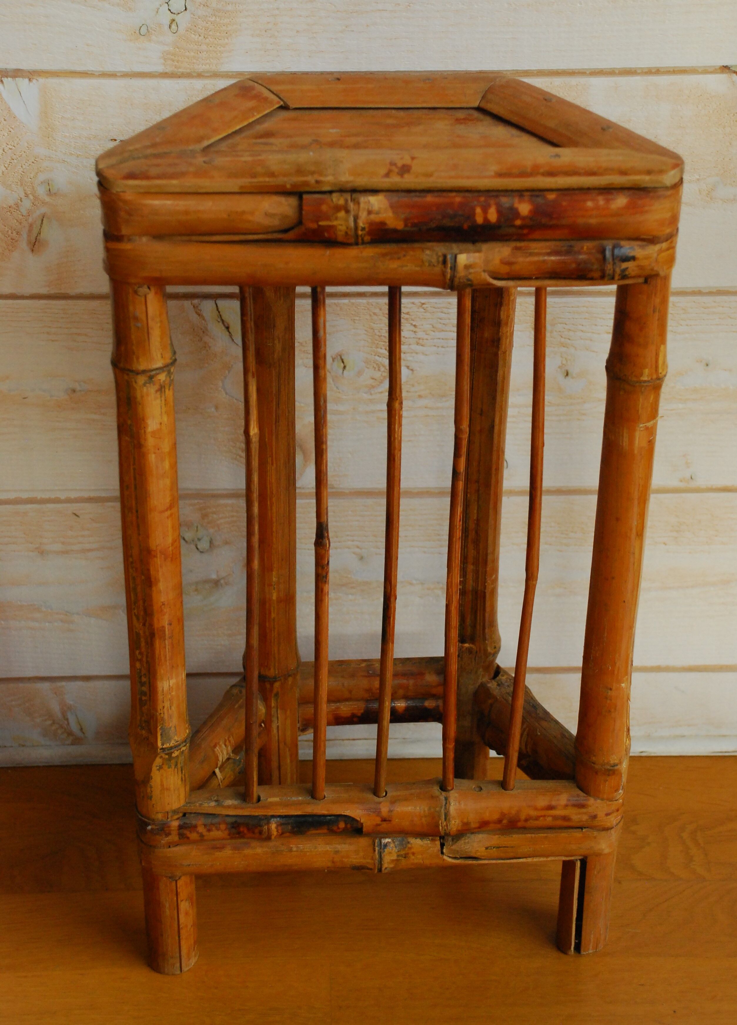 Small console bamboo