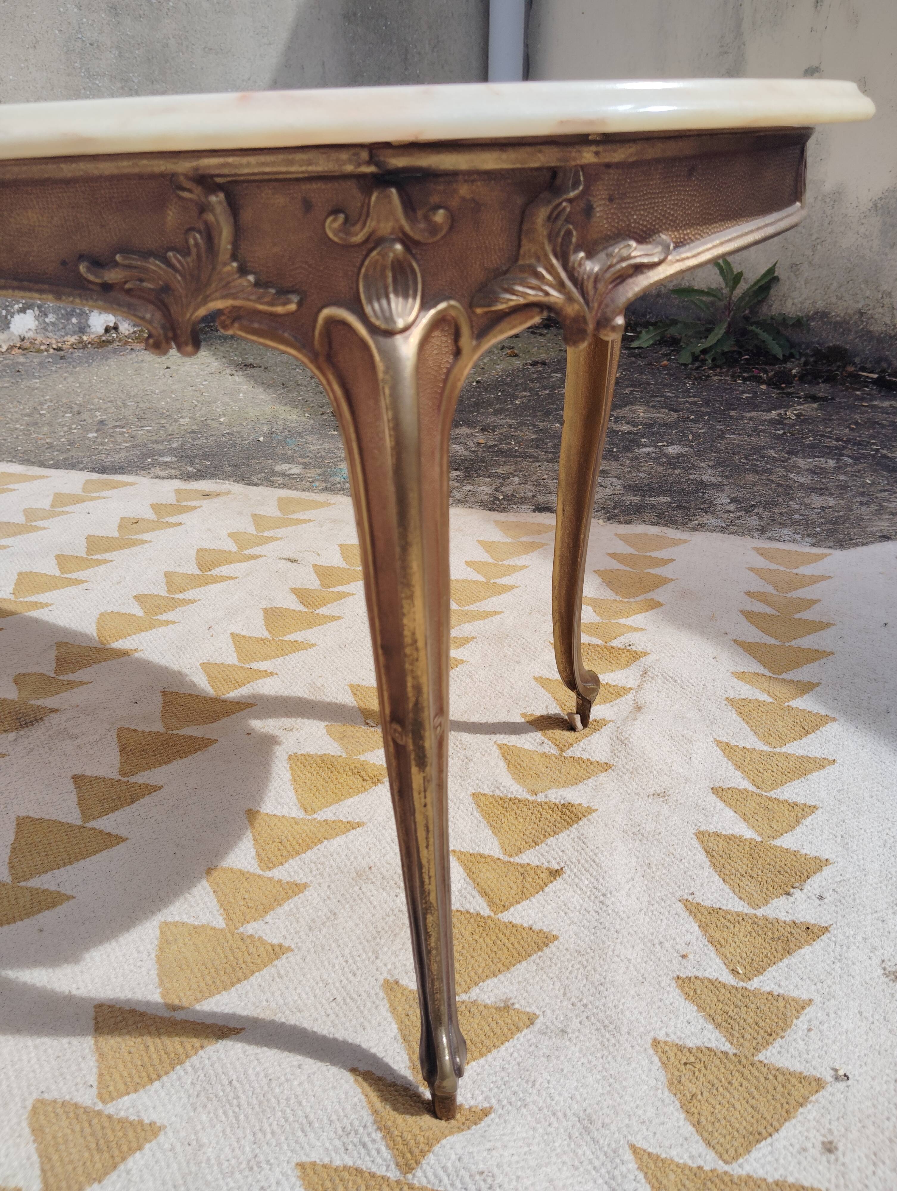 Table basse Louis XV marbre et métal doré