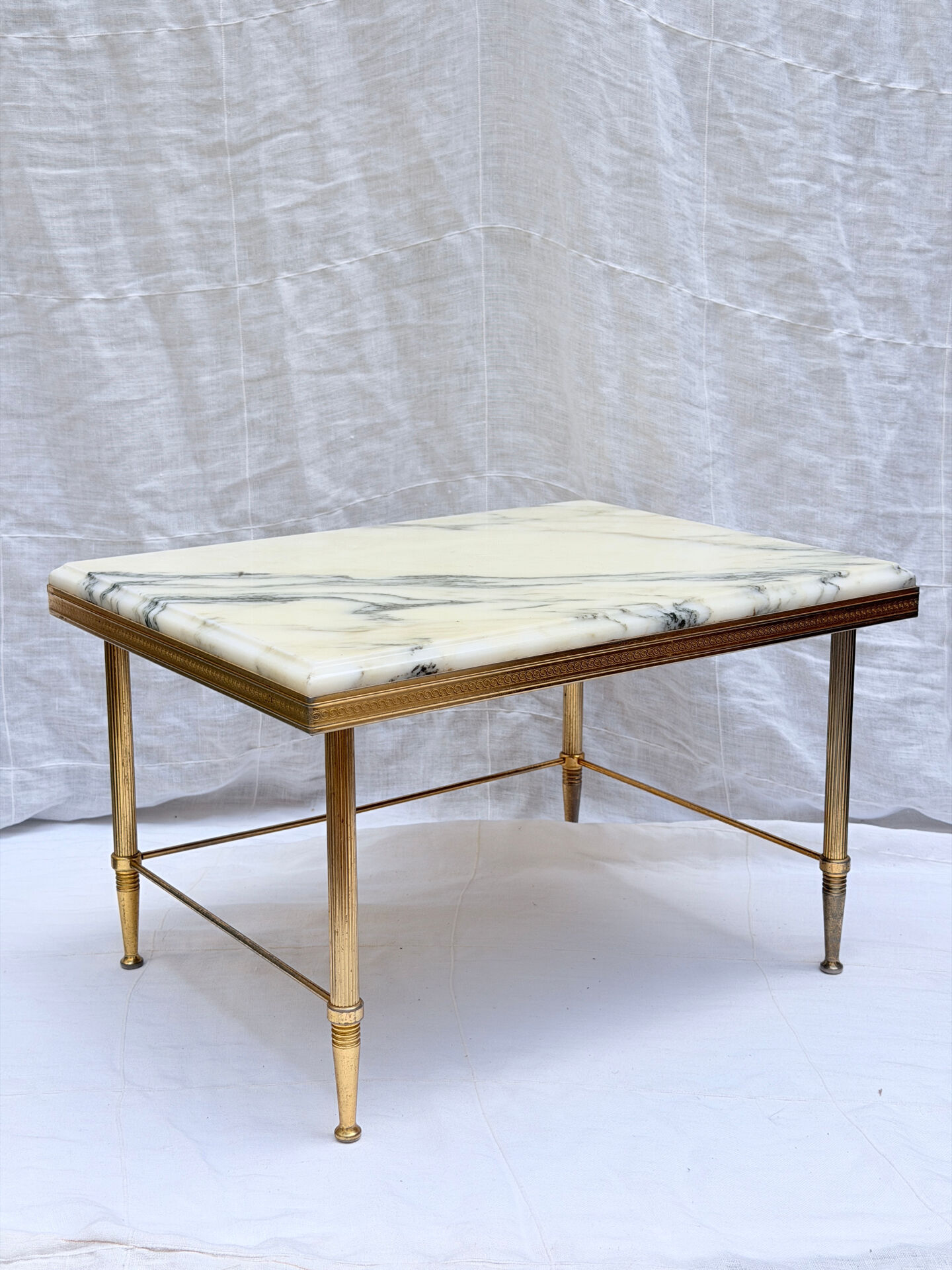Vintage side table in gold metal and veined white marble.