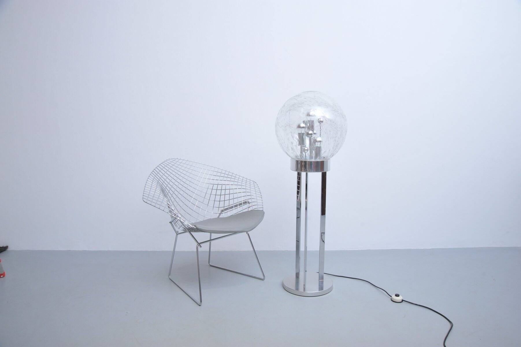 Lampe de sol Sputnik en chrome par Doria Leuchten, années 1970.
