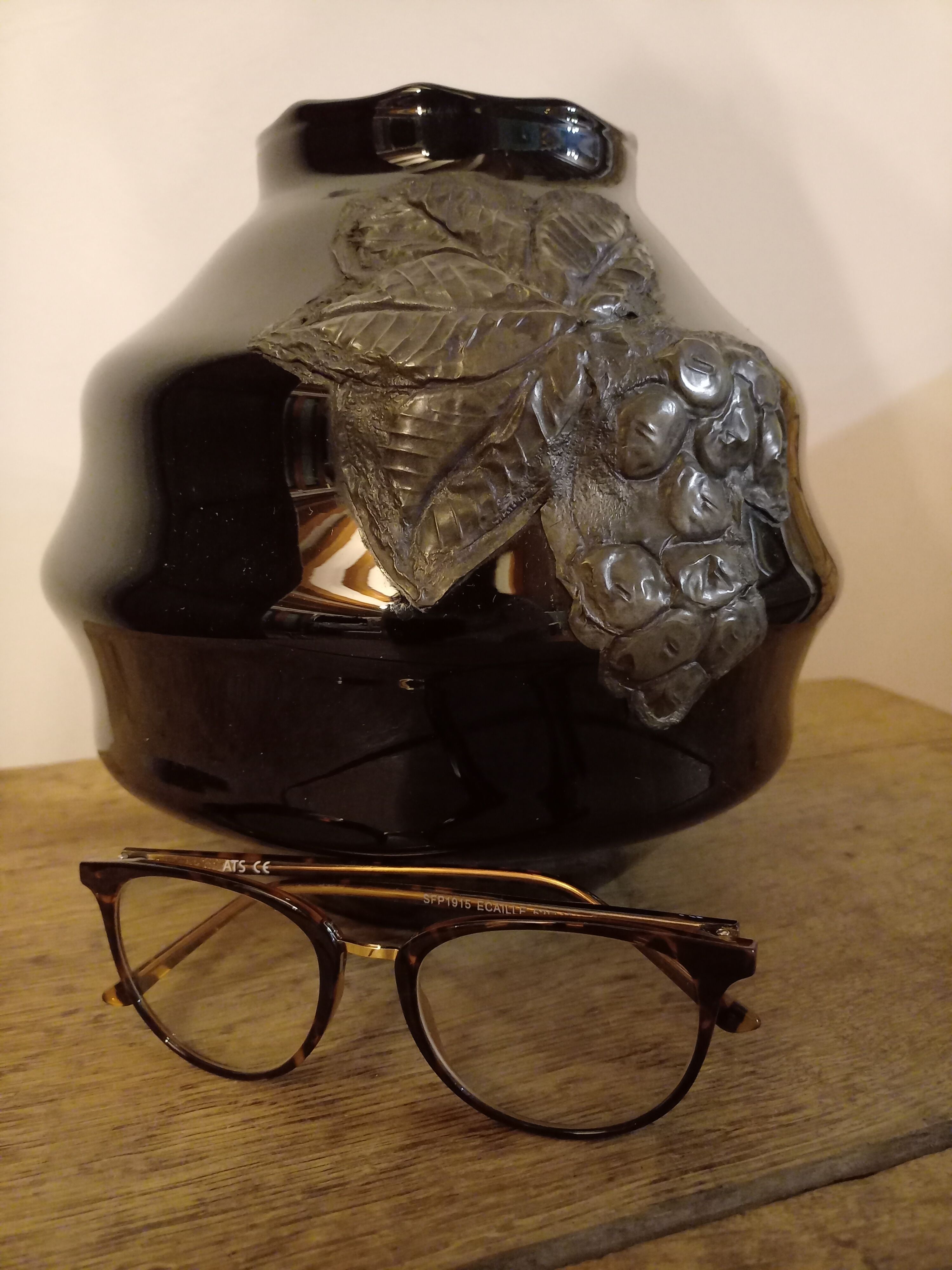 Vase art déco en verre hyalite lithyaline noir et étain 1920