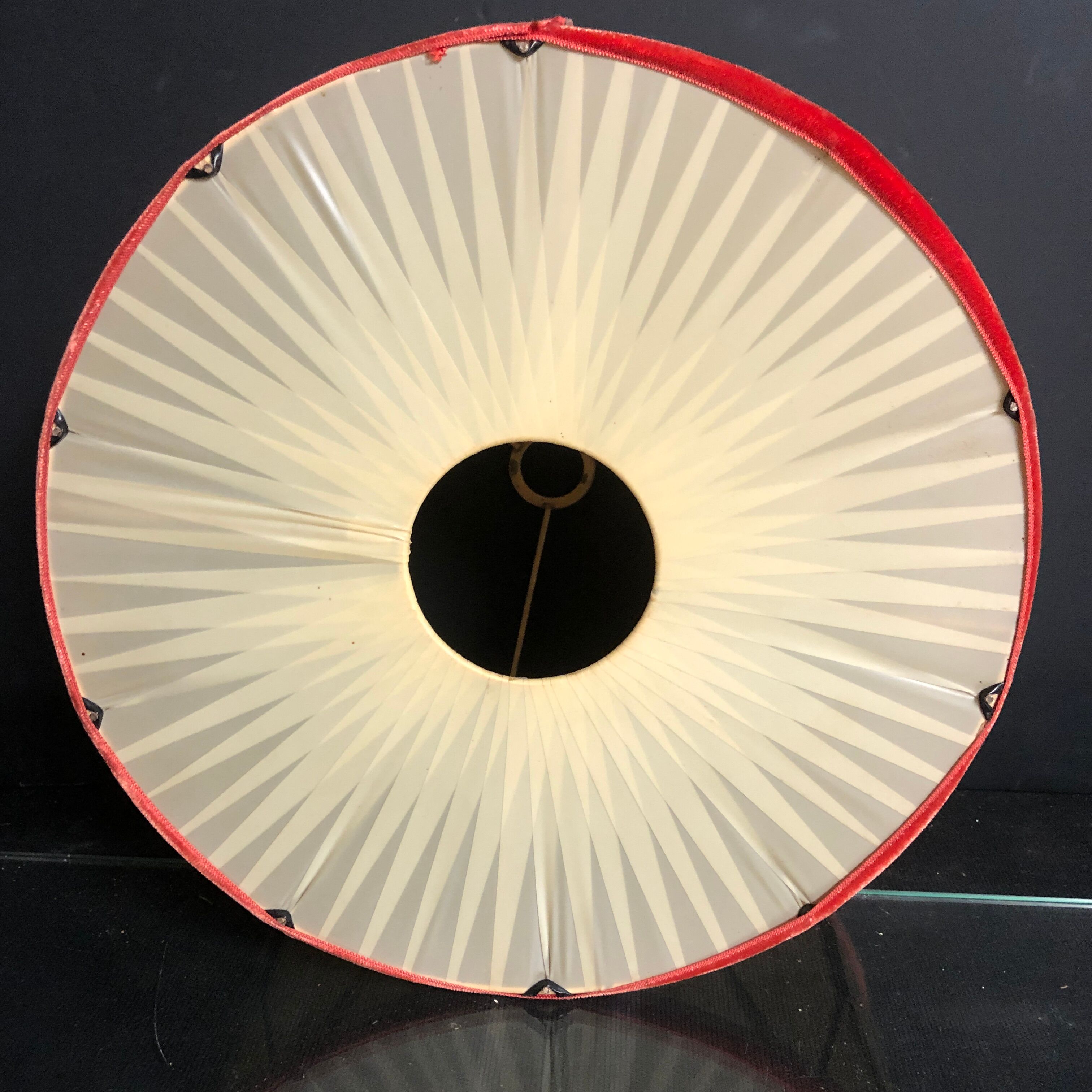 Lustre 1960 form white and red drum