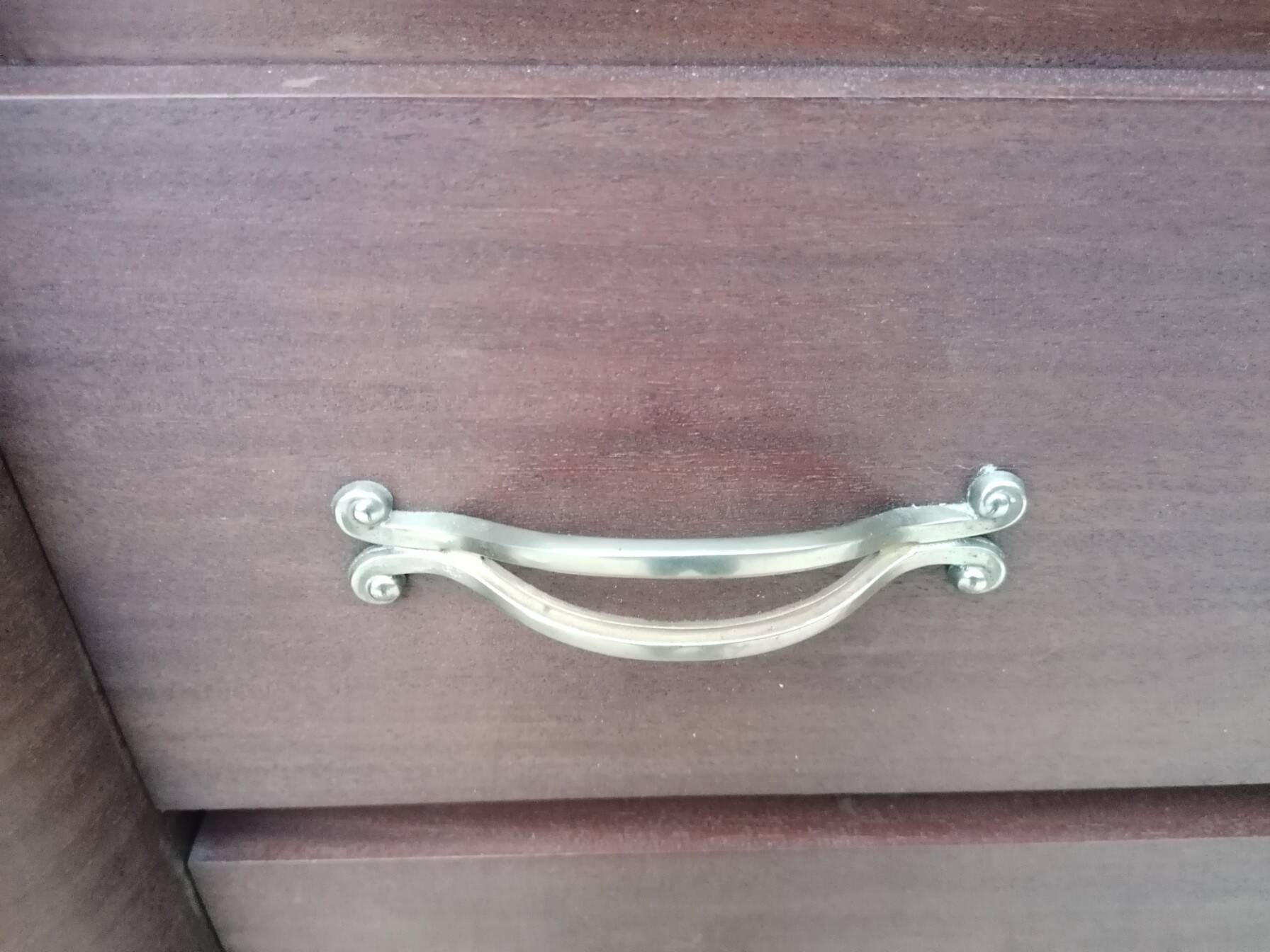 Small wooden veneer Art Deco chest of drawers.