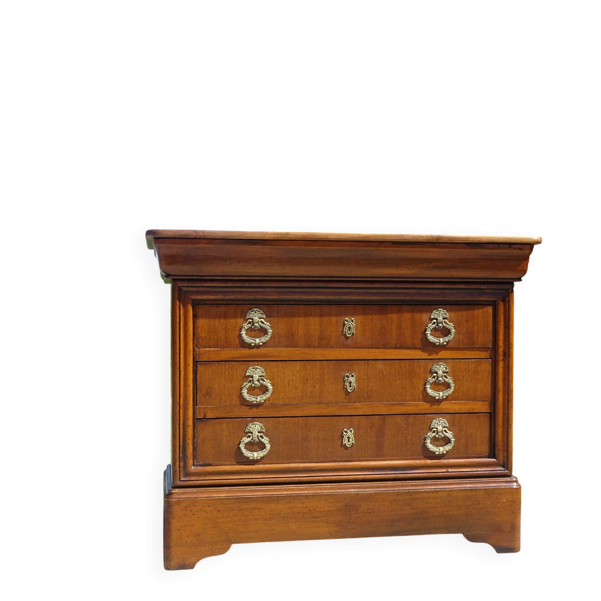 Commode 4 tiroirs, jolies poignées dorées
