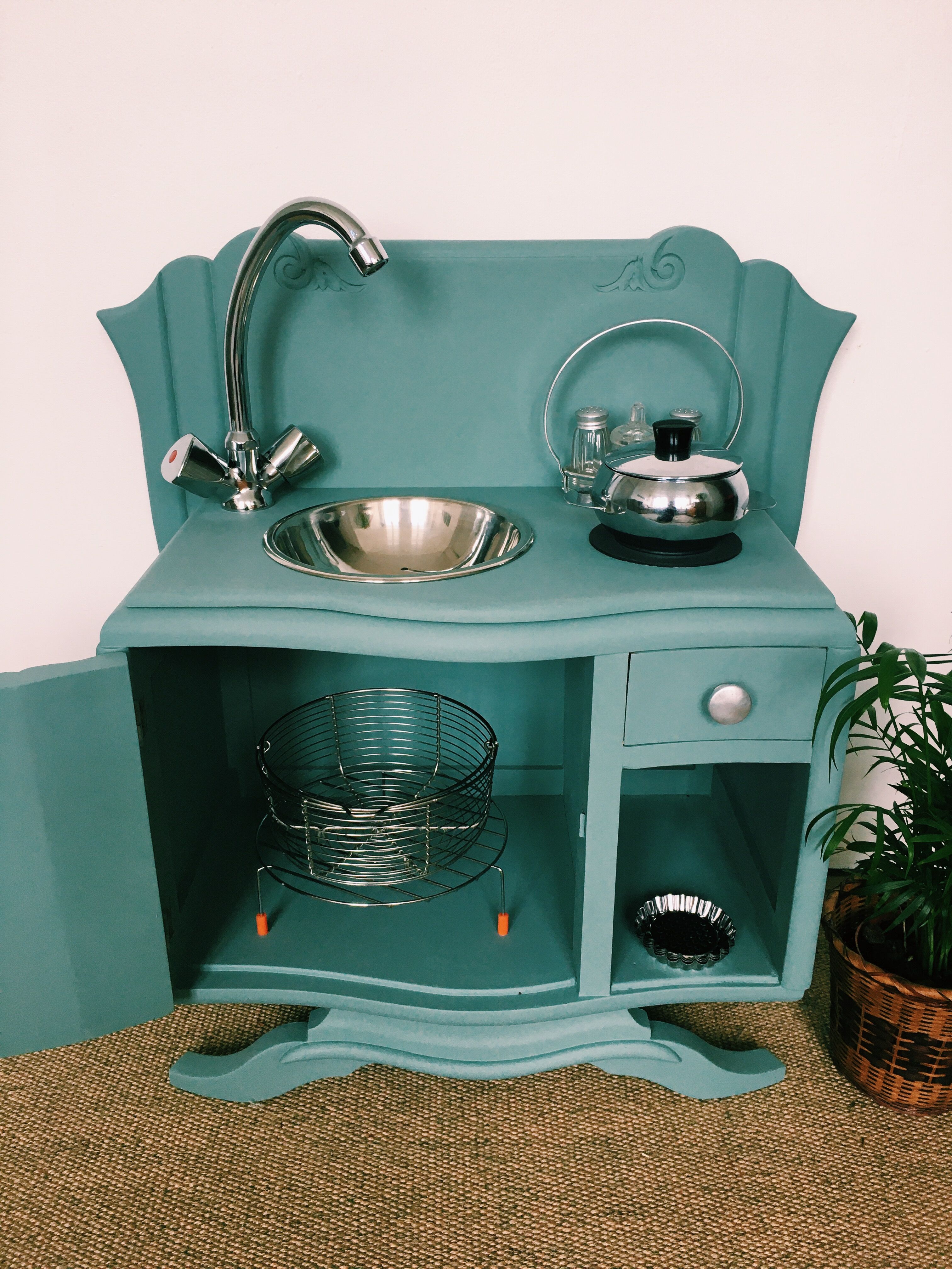 Dinette child