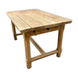Farm table