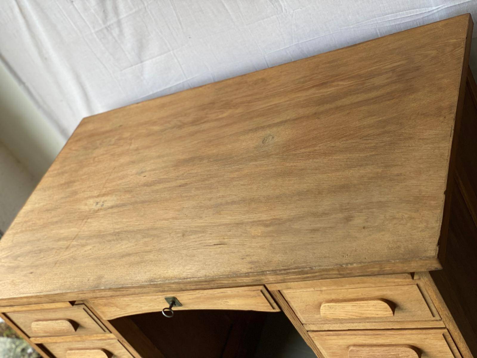 Bureau américain de maître d'école vintage des années 40 rénové