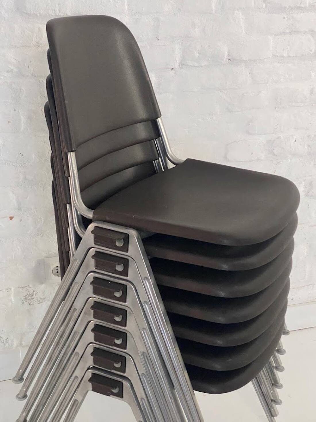 Vintage Knoll International 1601 Model stackable chairs 1970s