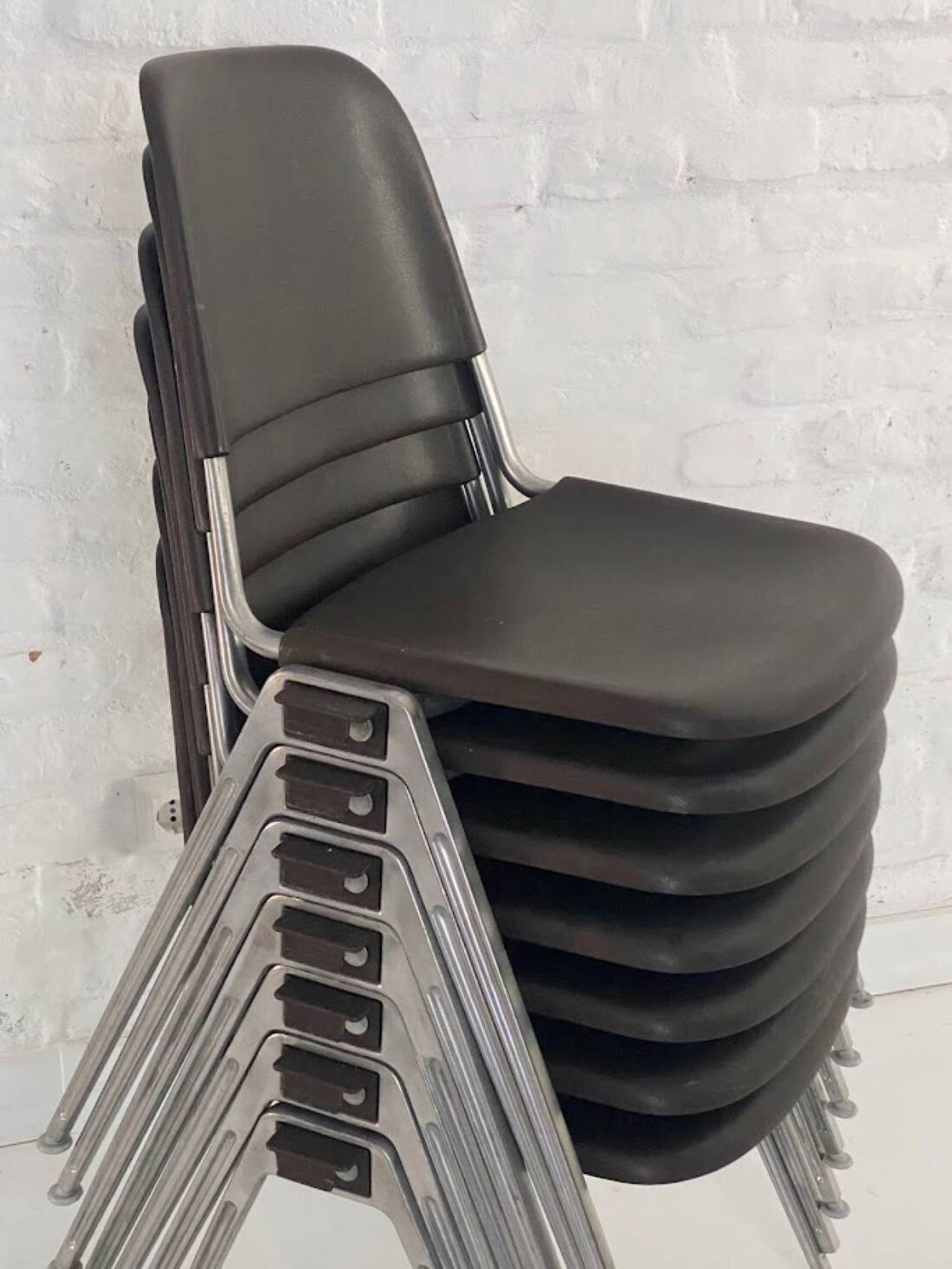 Vintage Knoll International 1601 Model stackable chairs 1970s