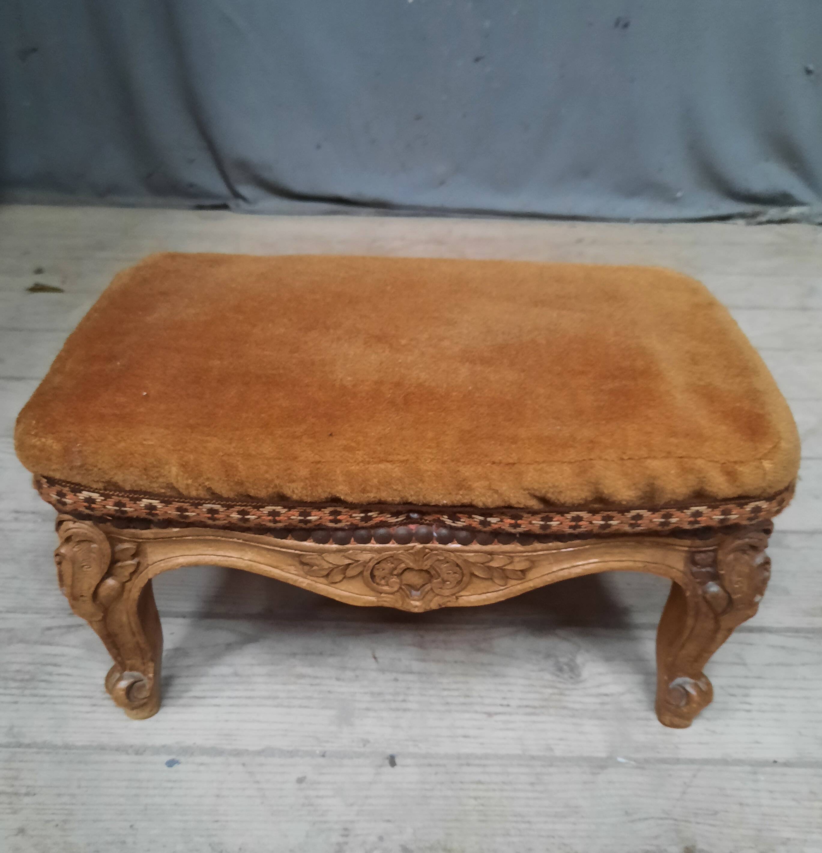 Louis XV style footrest