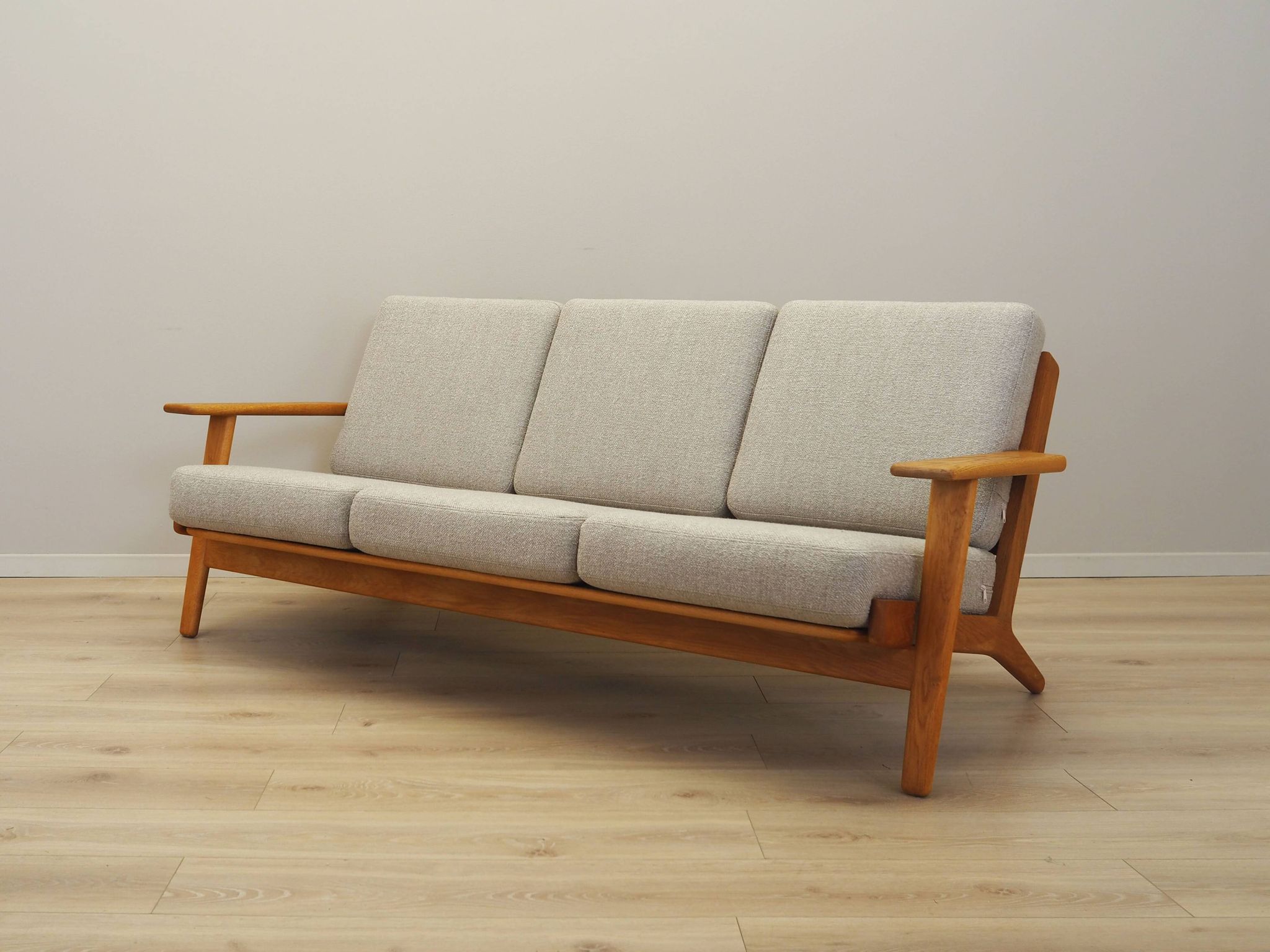 Canapé en chêne, design danois, années 1960, designer : Hans J. Wegner, fabricant : Getama