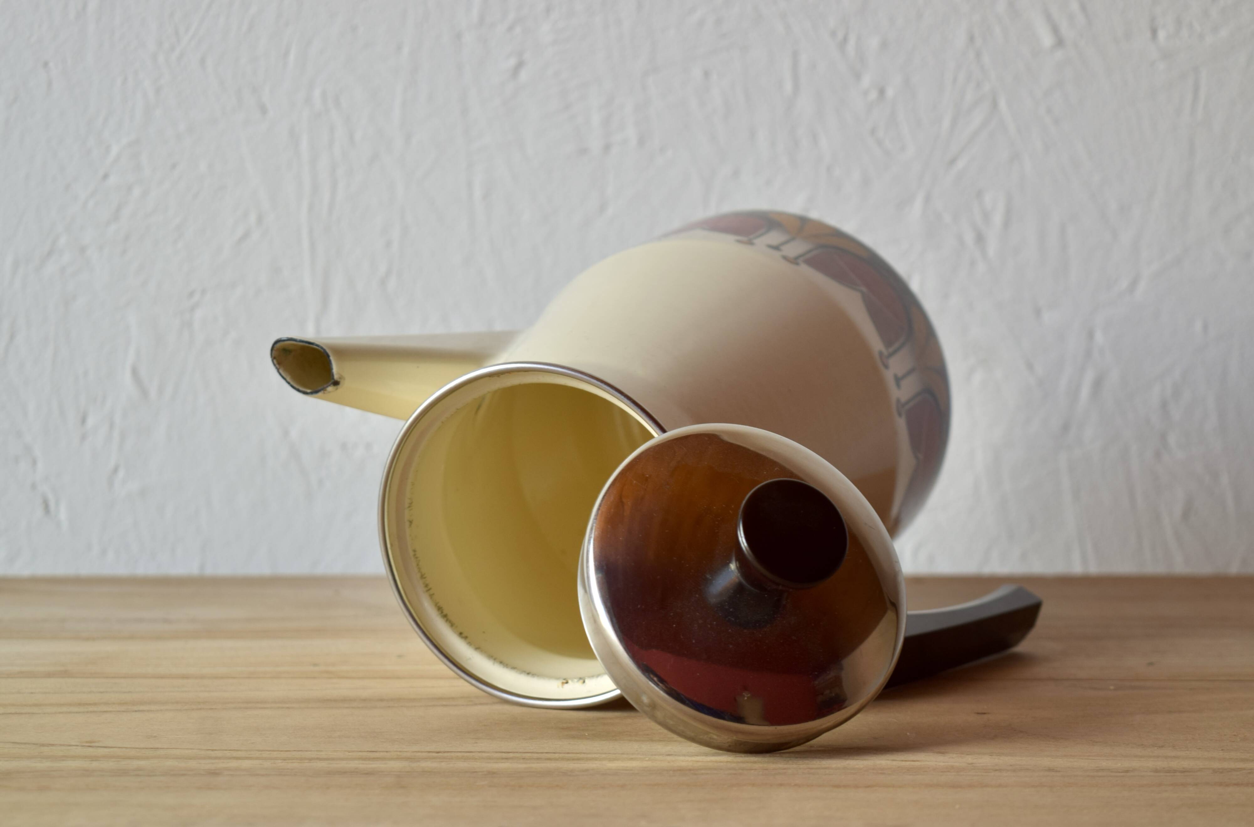 Vintage enameled metal and Bakelite coffee maker - 1960s