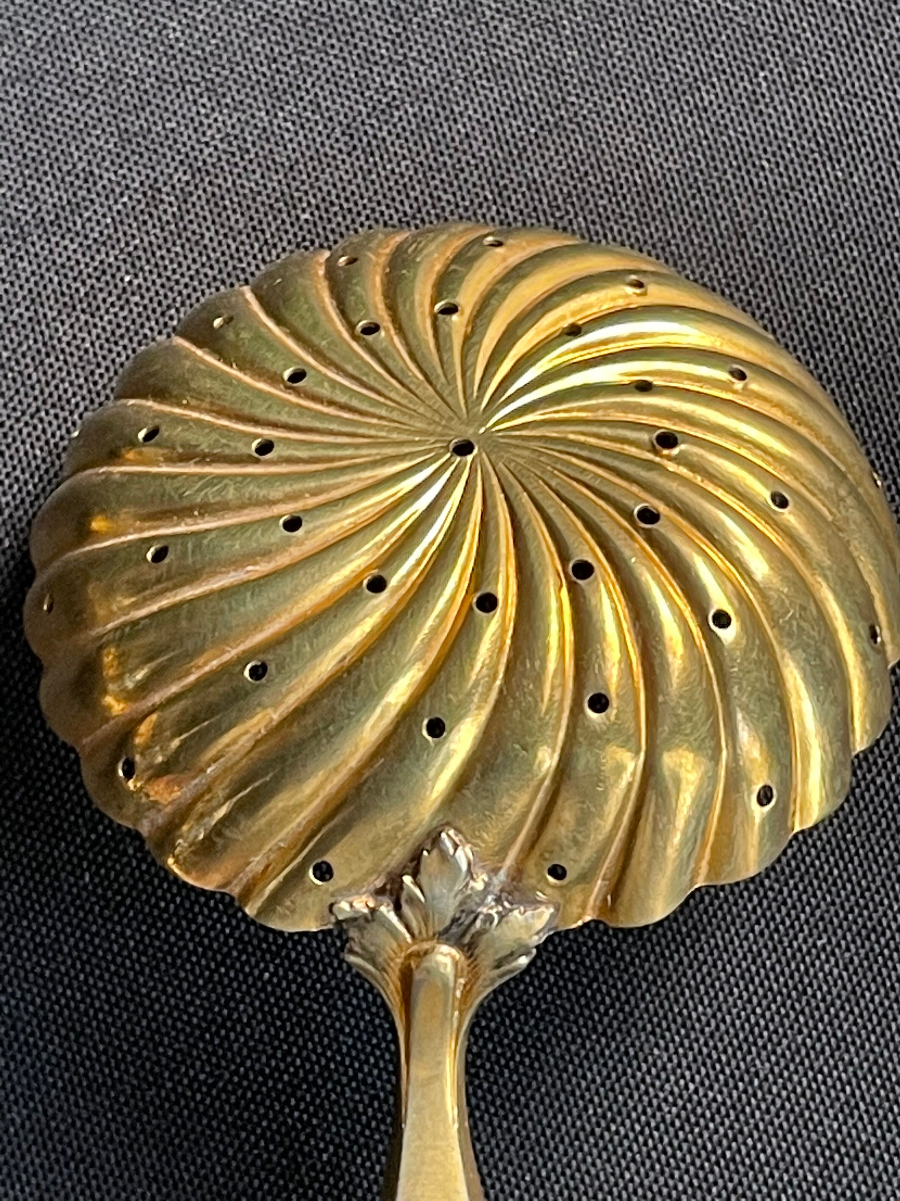 Covered strawberry service box