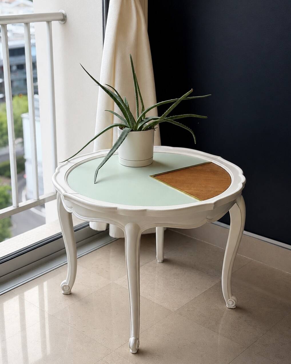 Renovated vintage side table in wood - Bold Elegance Collection