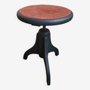 Tripod screw stool