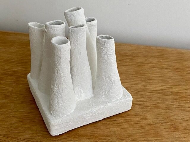 Vase pique flower with matte whitened pipe