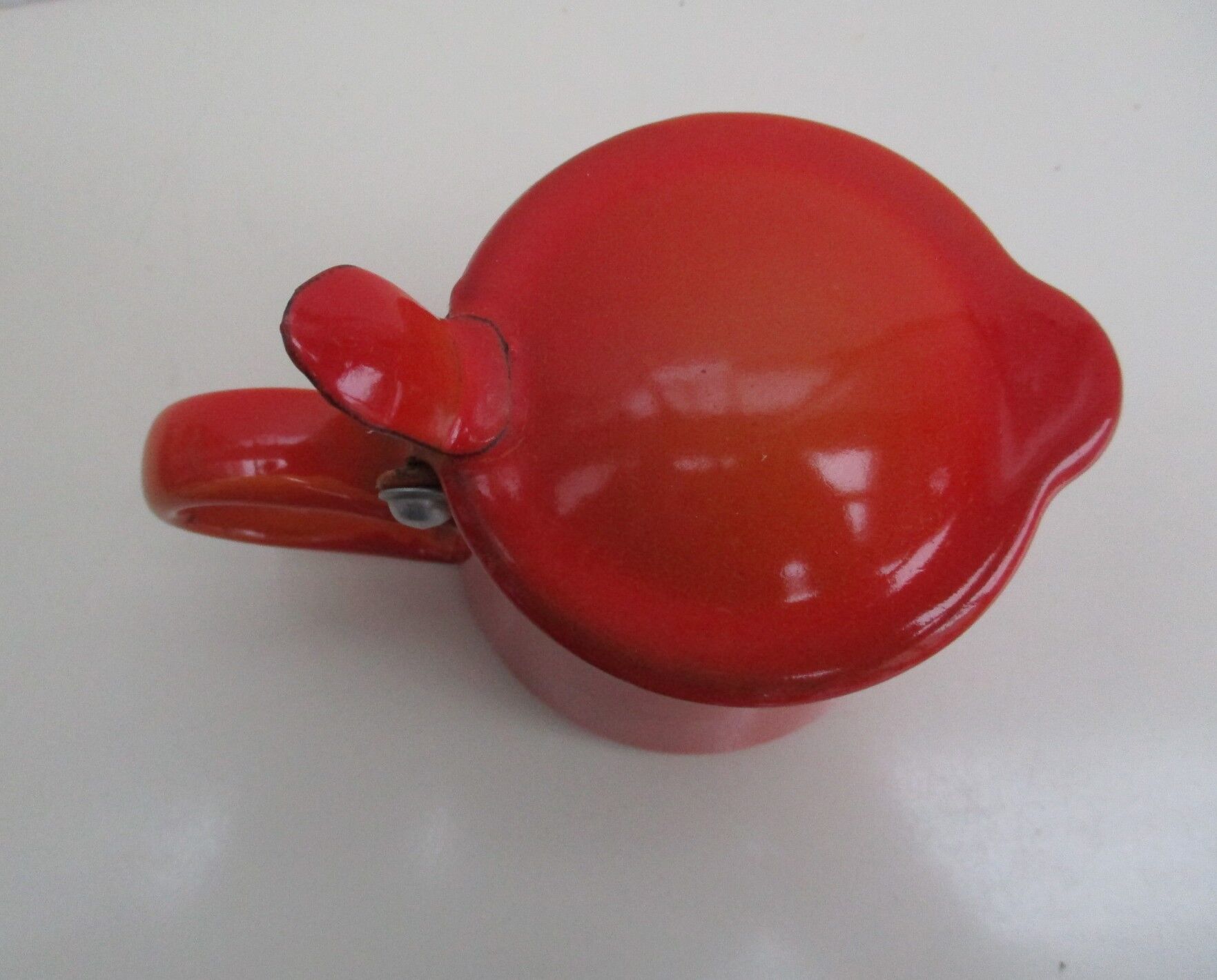 Pot en tôle émaillée avec couvercle- vintage