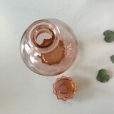 Carafe en verre rose