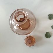 Carafe en verre rose