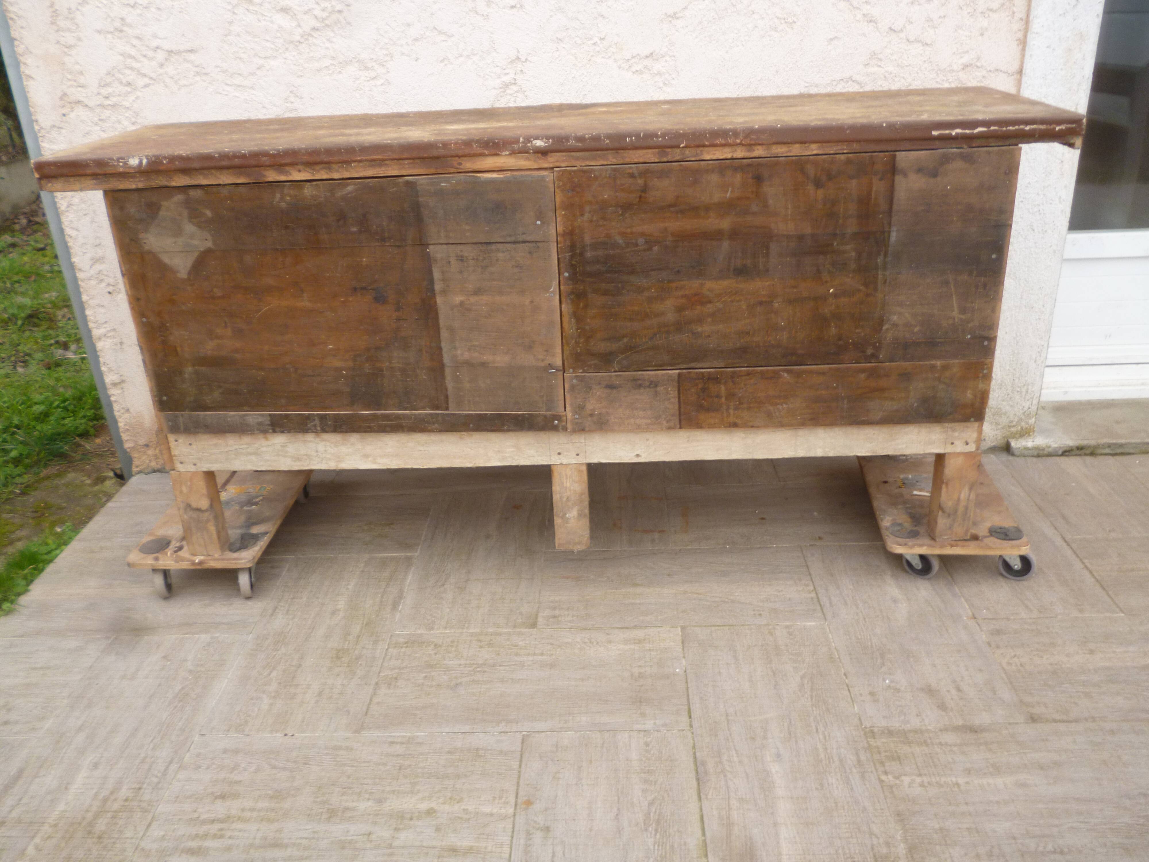 Workbench cabinet with 11 drawers
