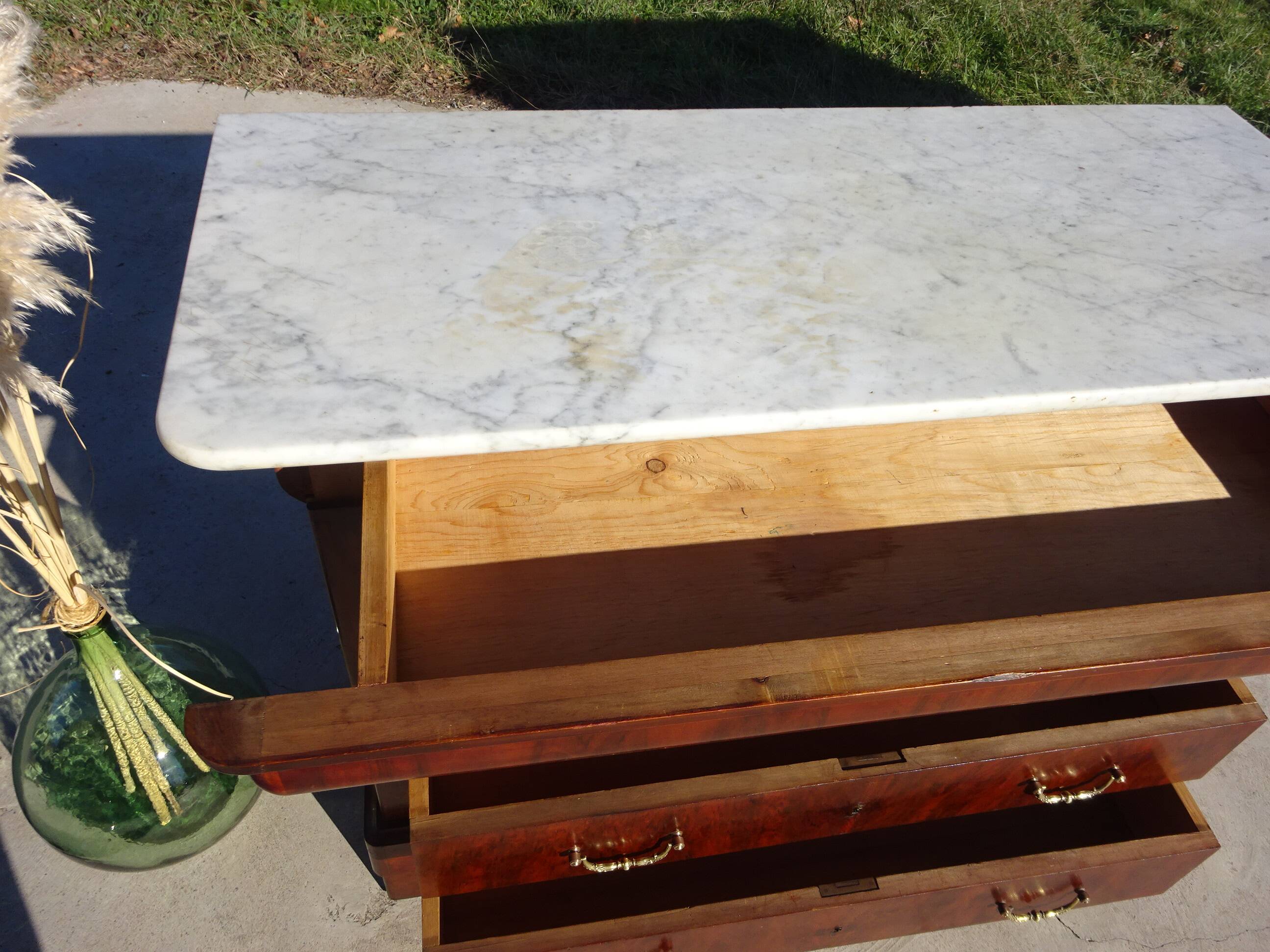 Commode en acajou et marbre blanc époque Restauration