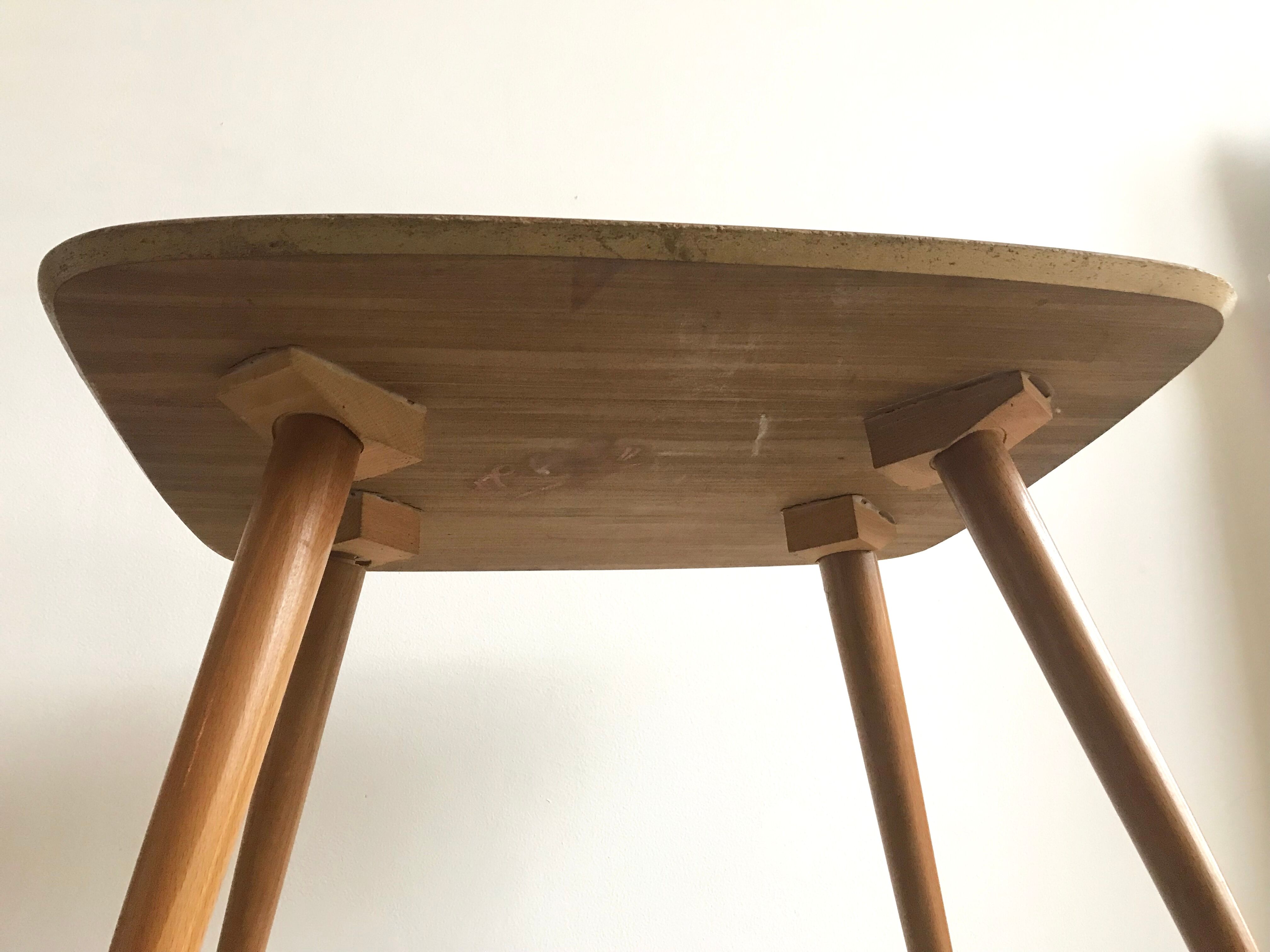 Small table low removable tapered legs