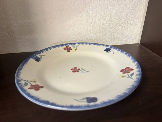 Mary lou plate decorated with small flowers in digoin earthenware