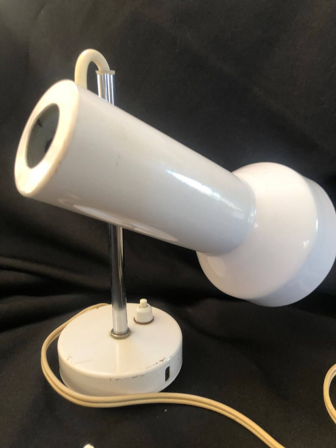Desk spot lamp in white lacquered metal, Italian work from the 60s and 70s