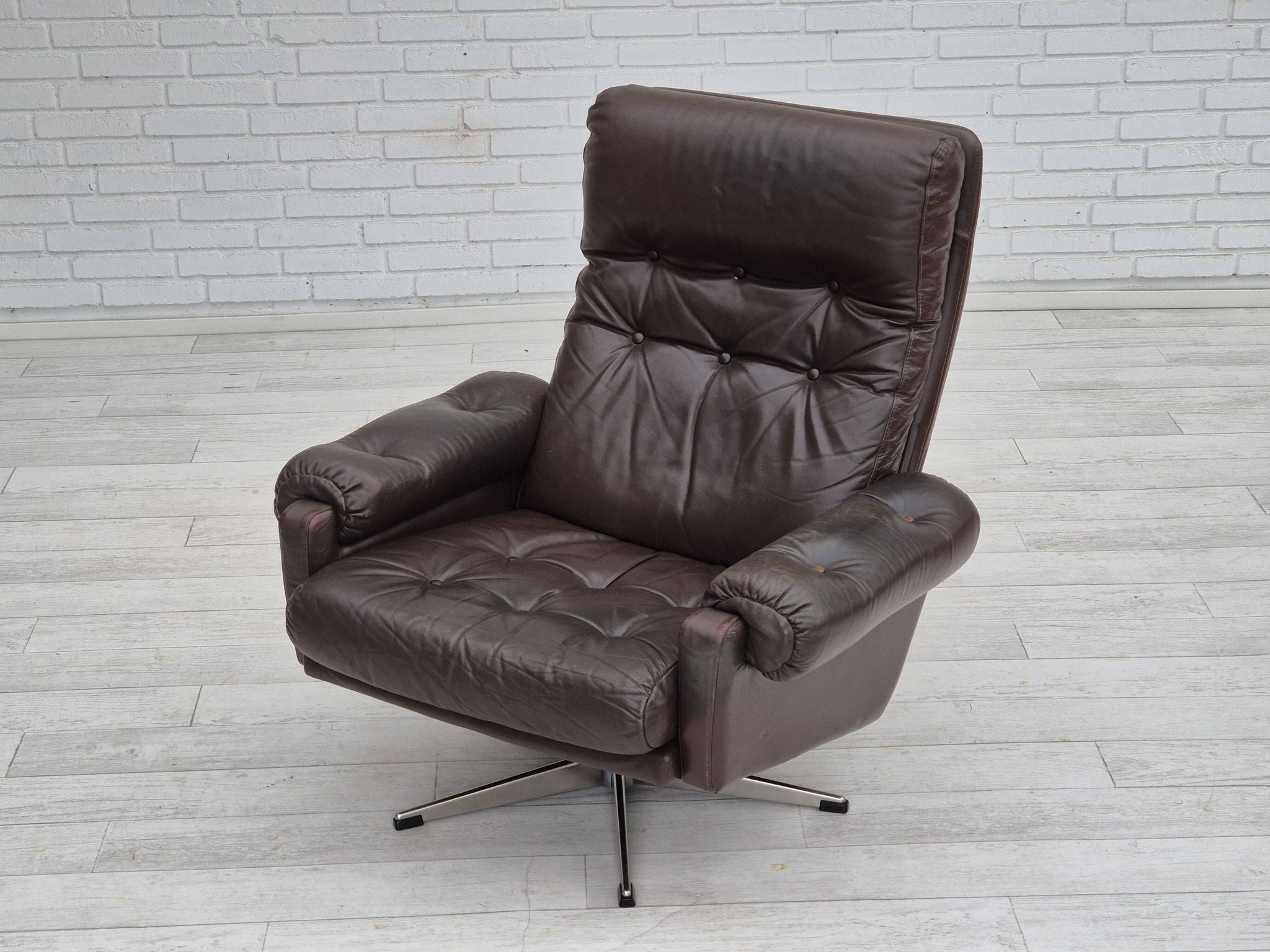 1970s, Danish swivel chair, original condition, brown furniture leather.