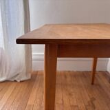 Desk with tapered legs