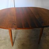 Table ronde en palissandre avec rallongedes années 70