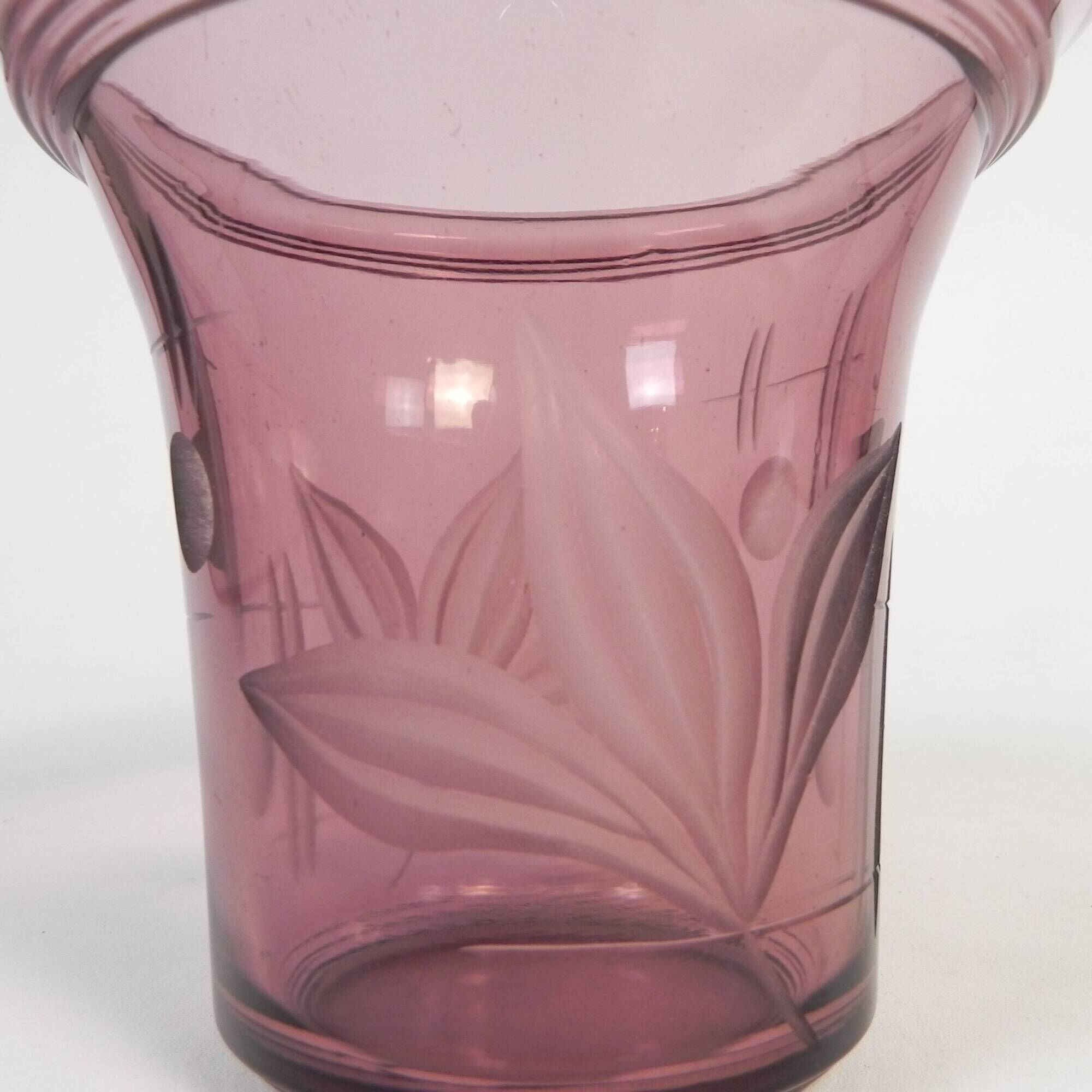 Art Deco vase with engraved geometric and floral motifs, 1930s