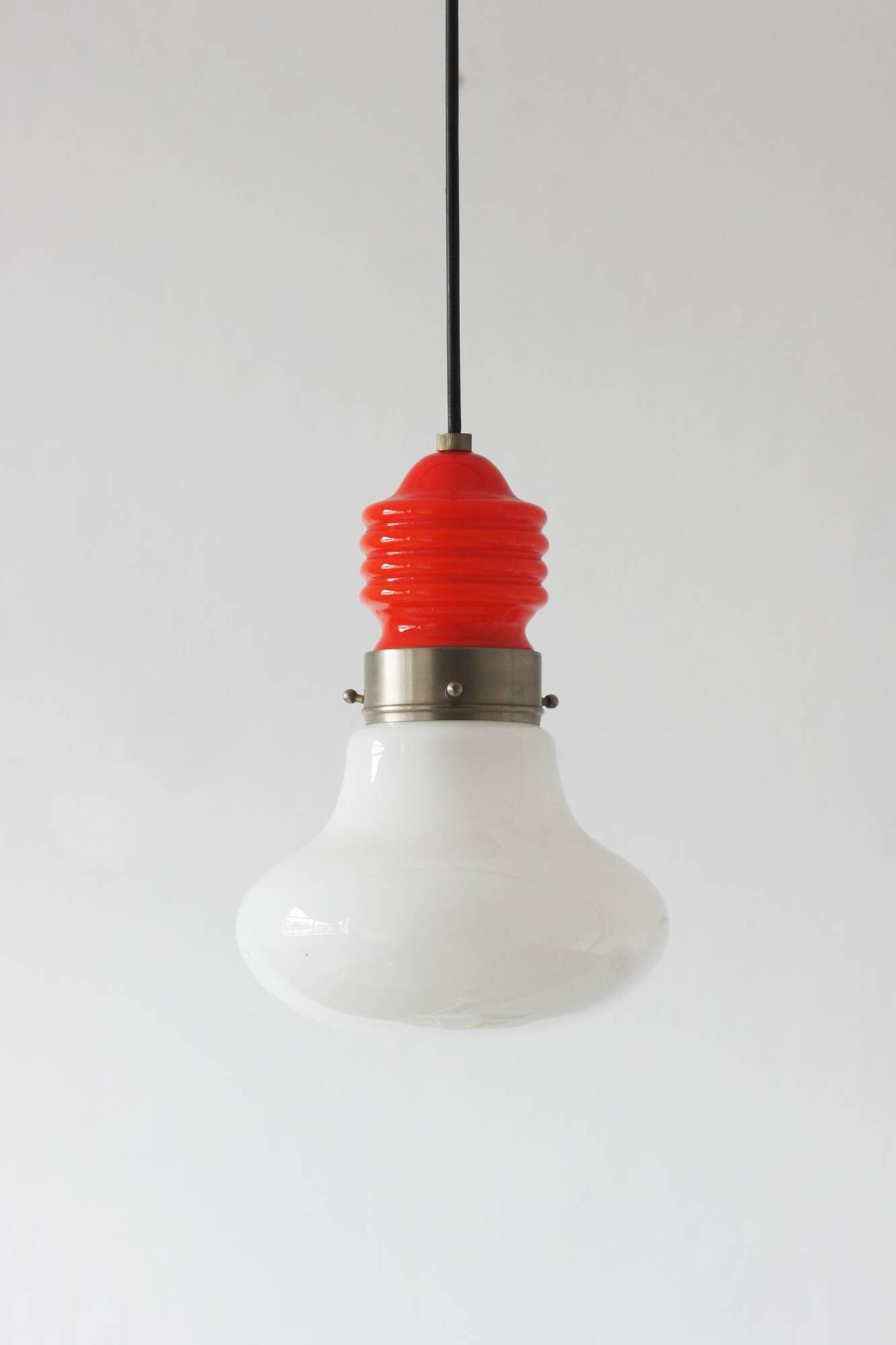 Suspension italienne vintage figurant une ampoule