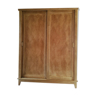 Parisian wardrobe with sliding doors