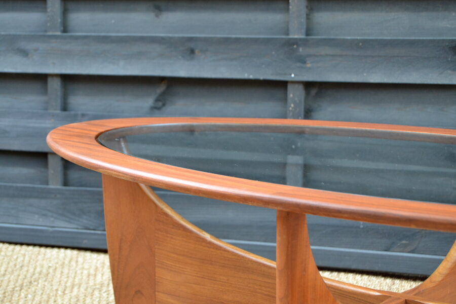 Oval coffee table