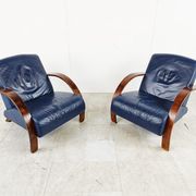 Paire de fauteuils en bois courbé et cuir bleu, années 1970