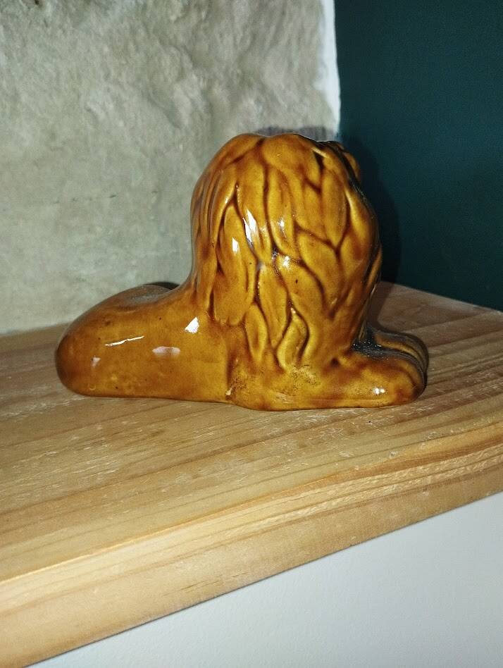 Ceramic lion – Vintage cigarette holder – 1950s–60s