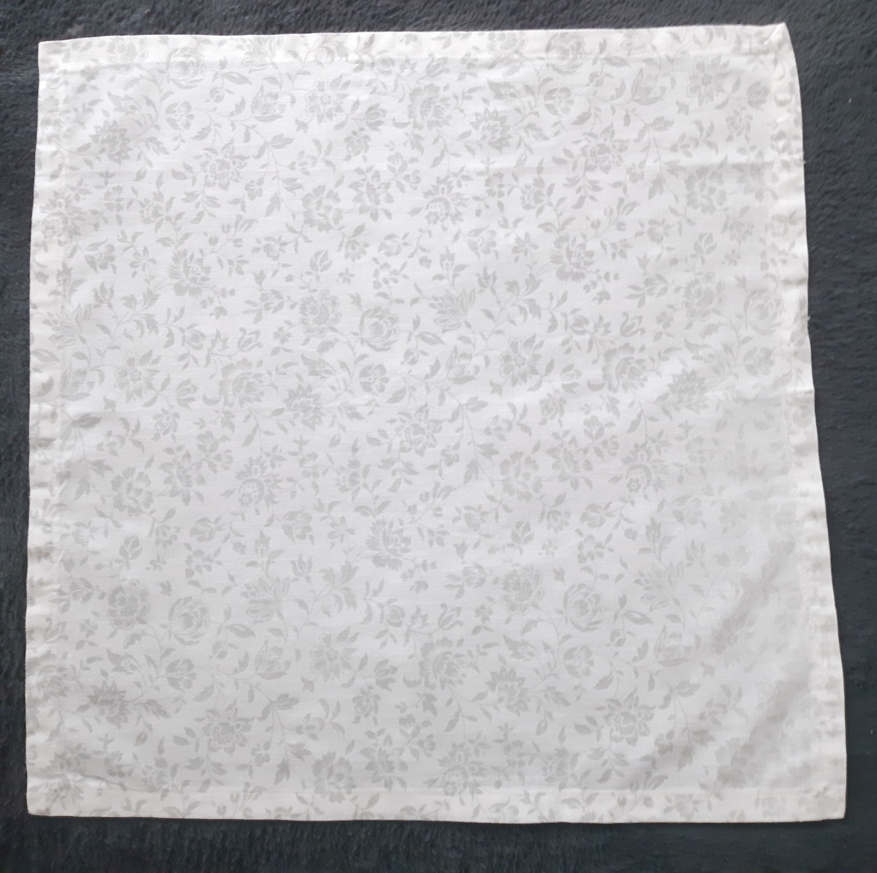 Tablecloth & towels